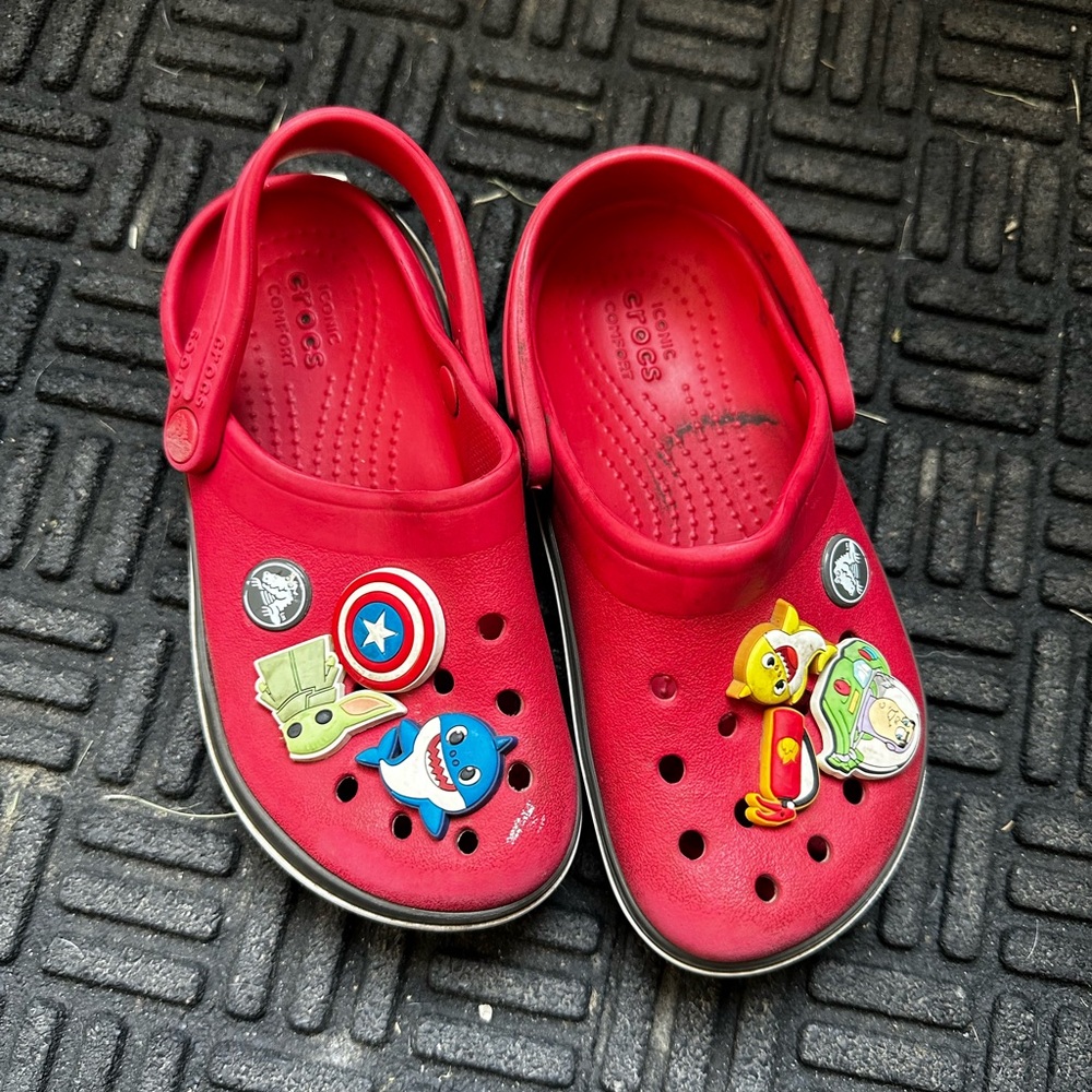 Toddler crocs 10c with charms